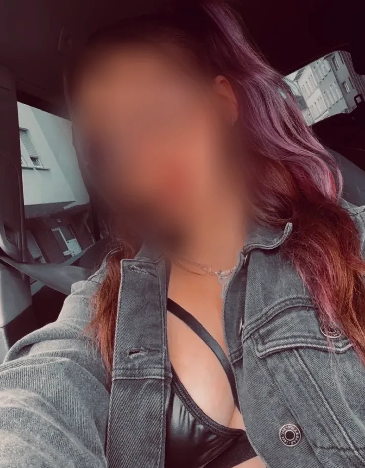 Jacqueline, 27