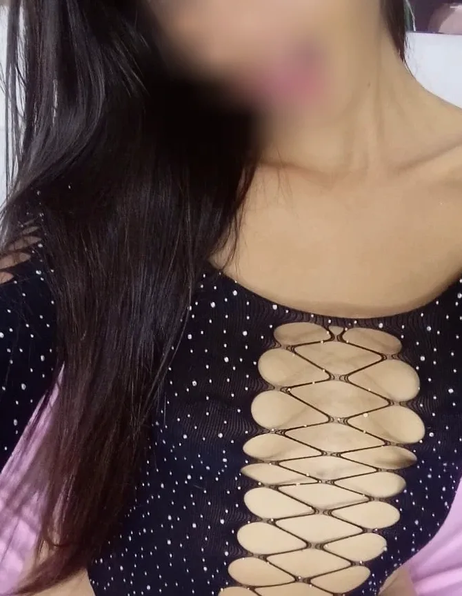 Nora, 25