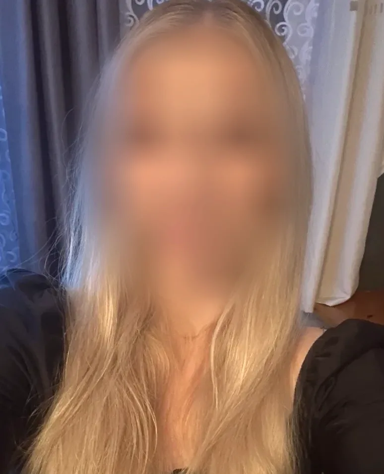 Sandra, 26
